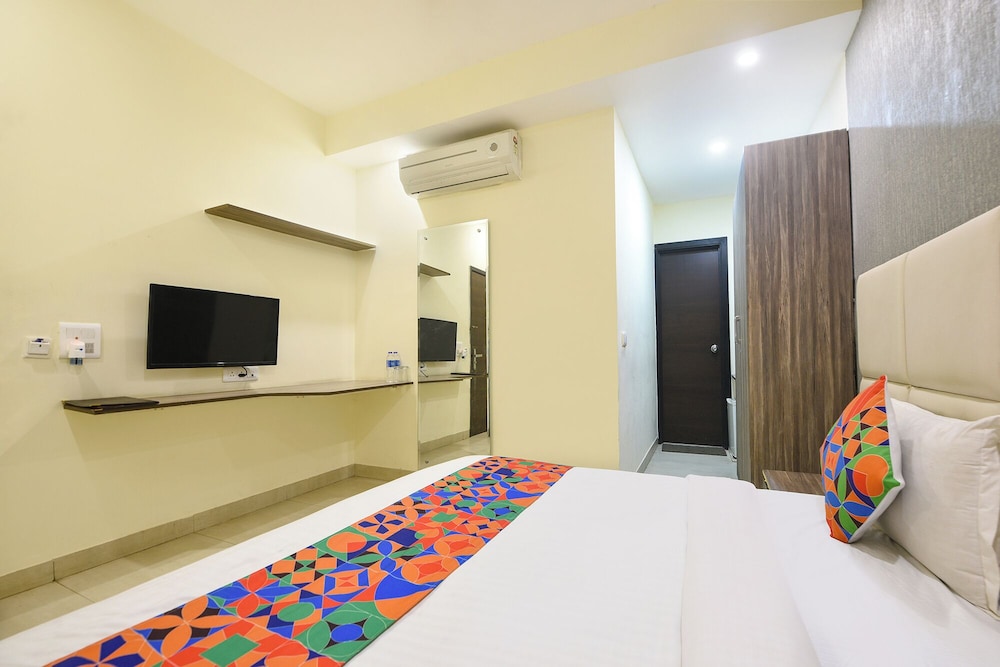 Fabhotel Monsella