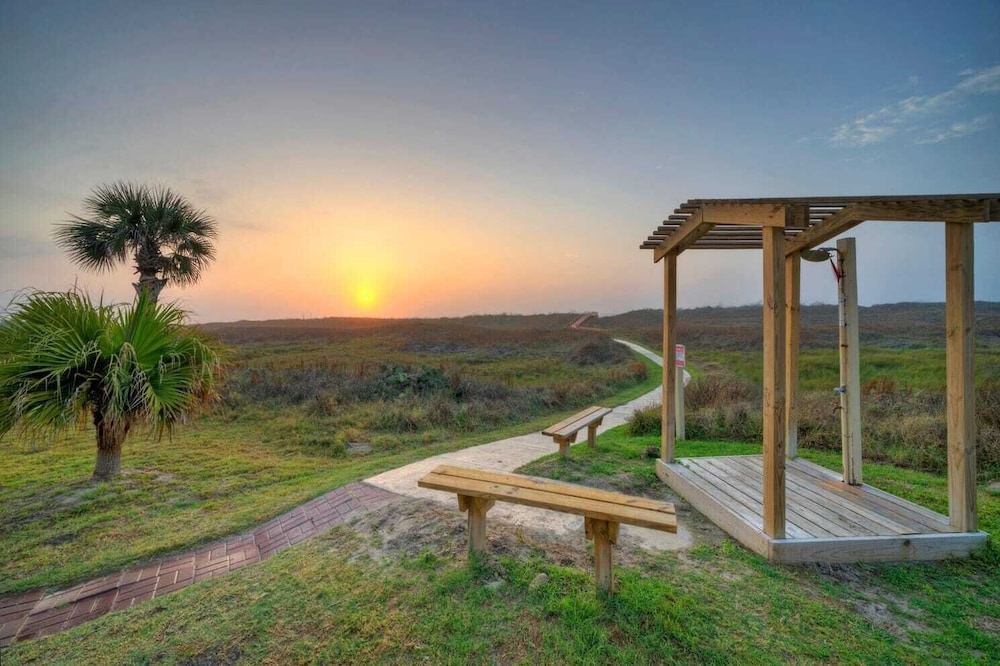 2 Beachfront Condos, Pool, Tennis/pickleball, Gulf View Island Retreat Complex
