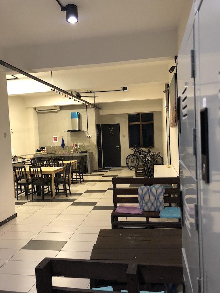 Mari Hostel