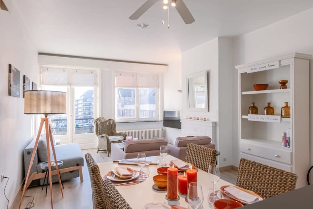 Beautiful and Spacious Studio With Side Seaview
