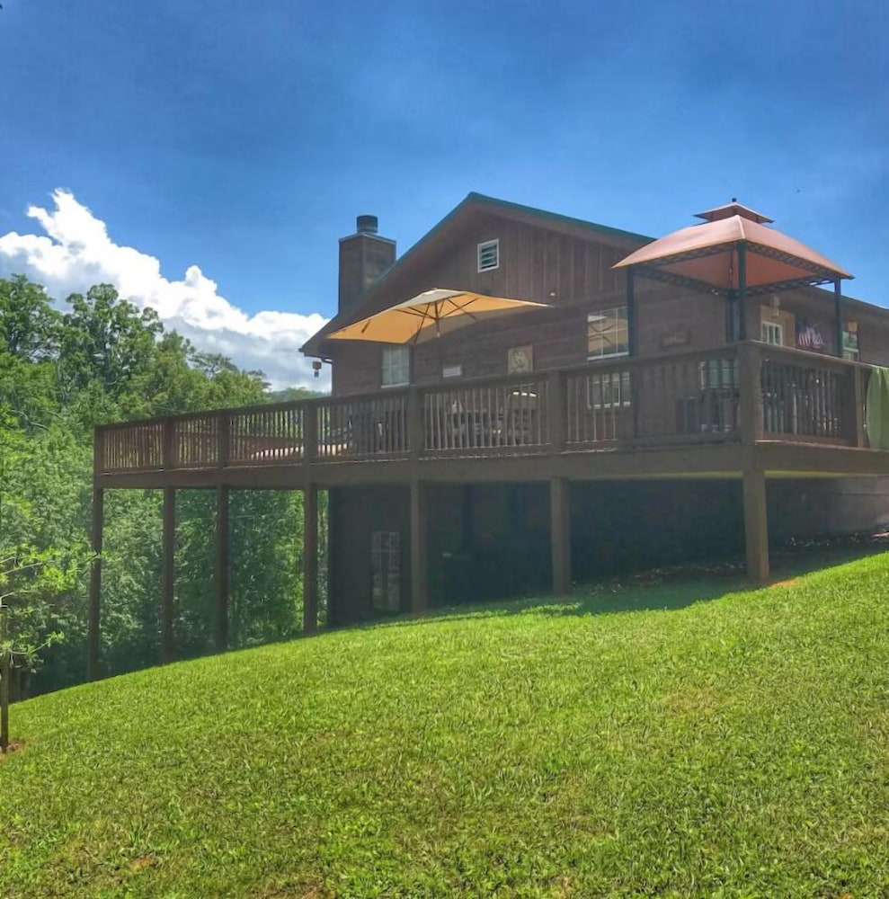 Riverside Retreat 4 Bedroom Cabin