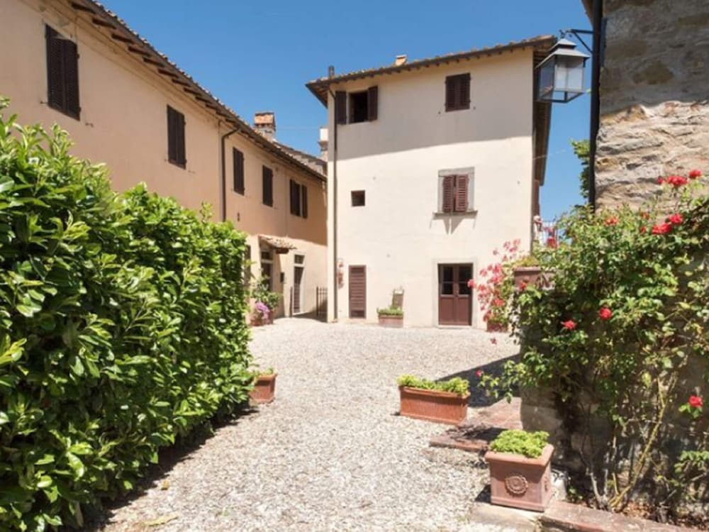 Villa in Tuscany With Pool and Wine Tasting view 4