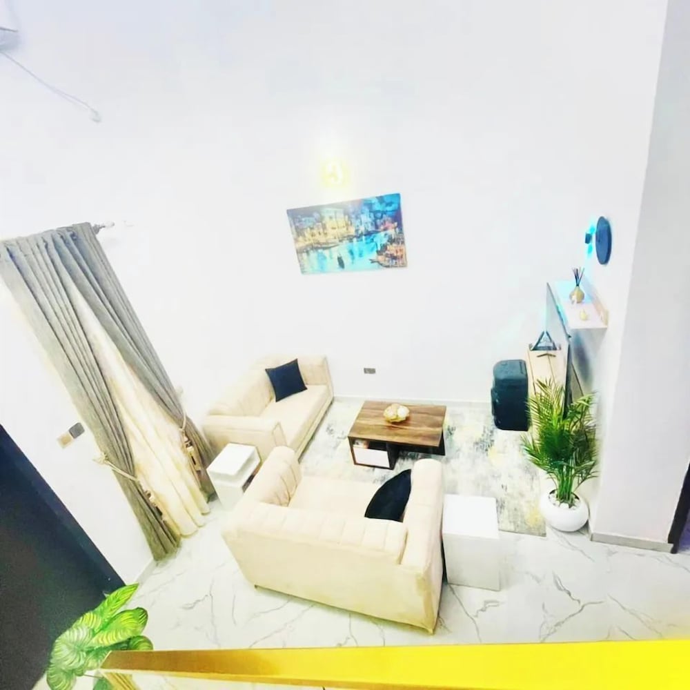 Triangle Apartment