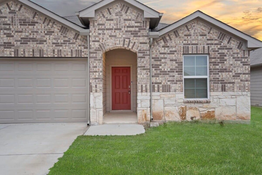 @ Marbella Lane - Amazing 4BR Lakeview Home