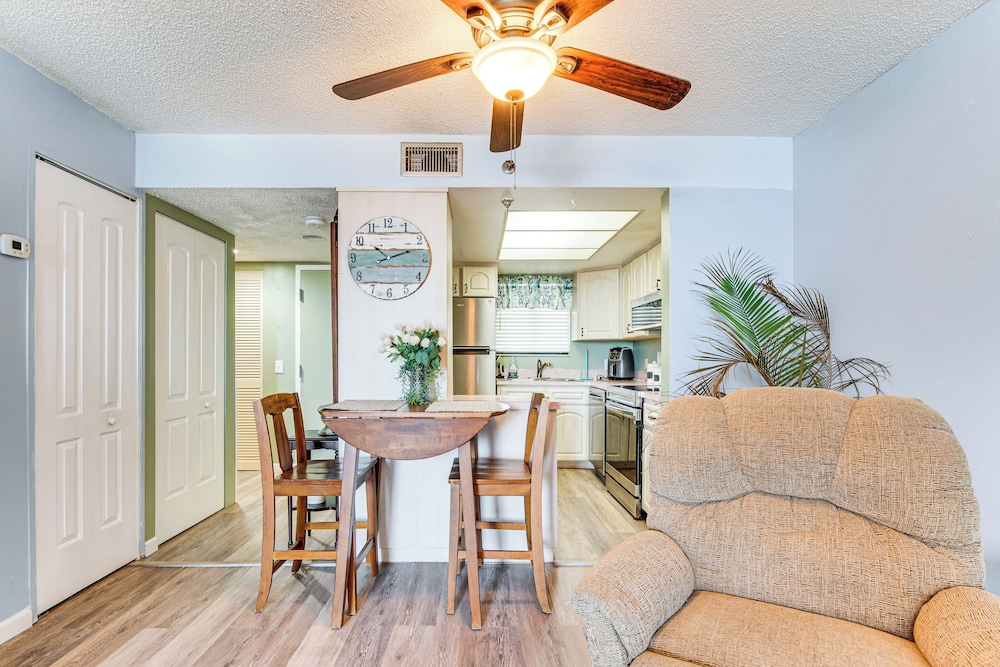 Gulf-view Condo w/ Beach Access & Patio in Hudson