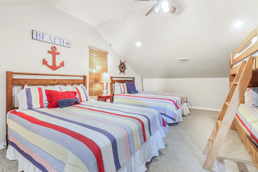 Out Of The Blue 5 Bedroom Home by RedAwning