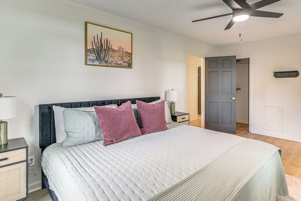 Pet-friendly Home w/ Yard, 1 Mi to Decatur Mall