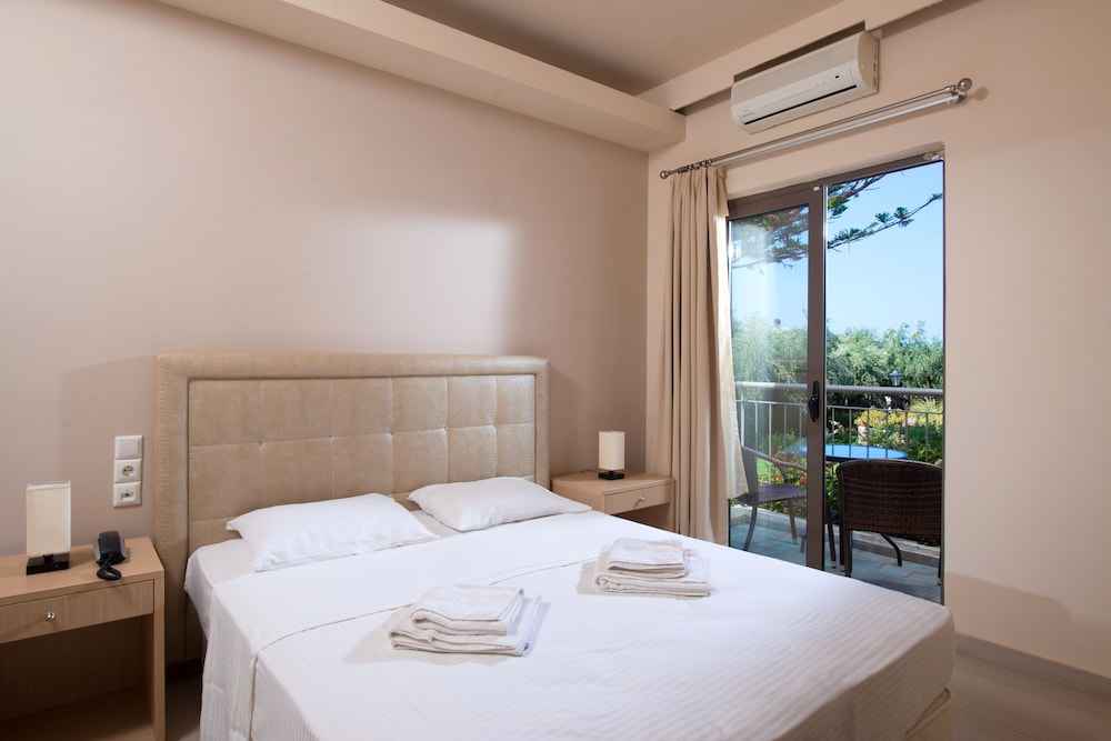 Oasis Beach Hotel Adults Only photo 2