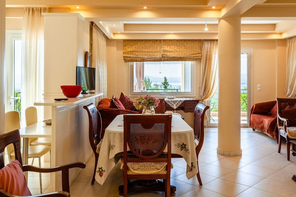 Verga Majestic Sunsets - Elegant Chic Retreat