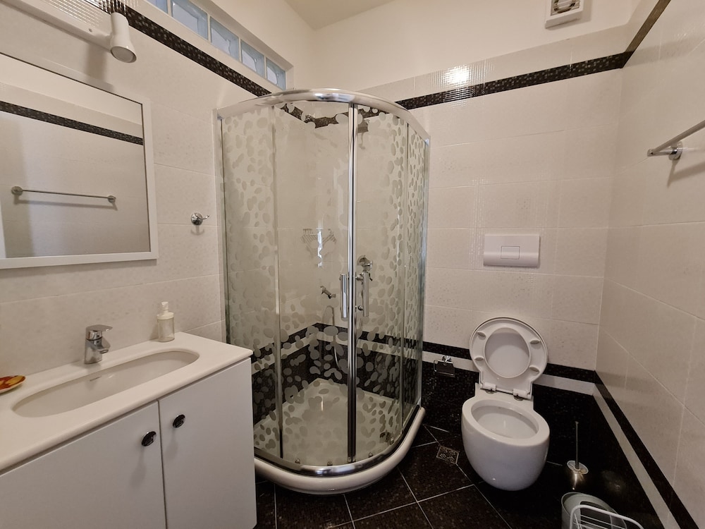 Holiday 2-bedroom Apartment in Vlora