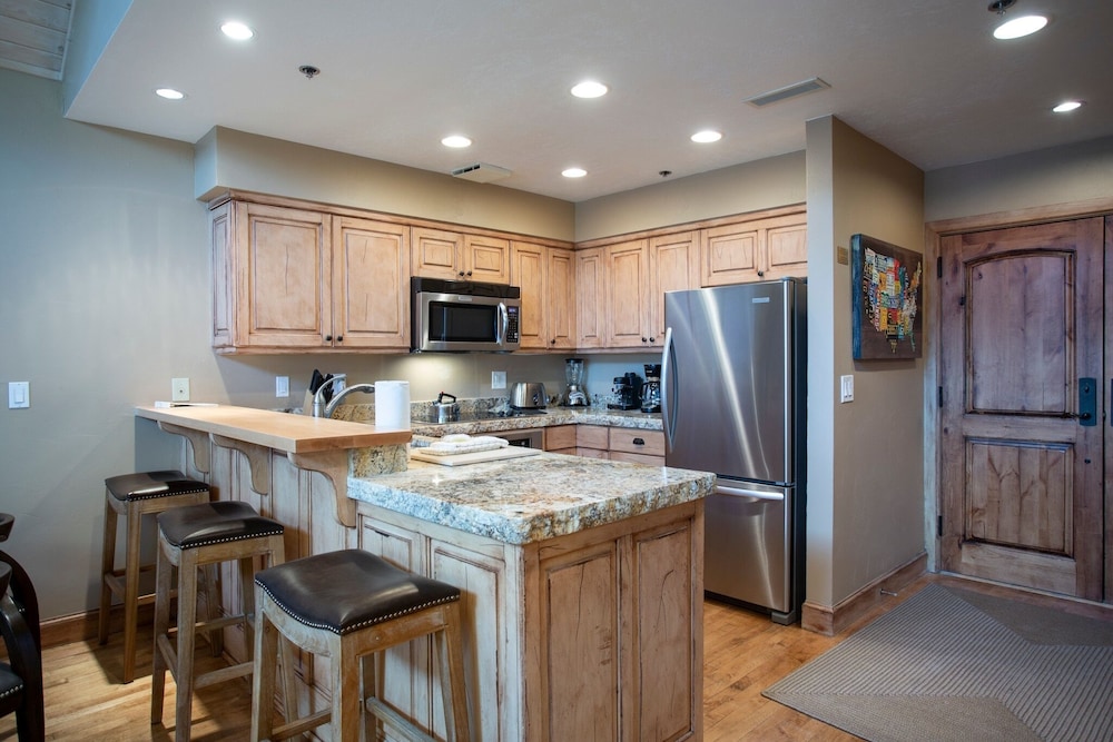 Royal Plaza at Deer Valley Resort - One Bedroom Condo #404 1 Condo