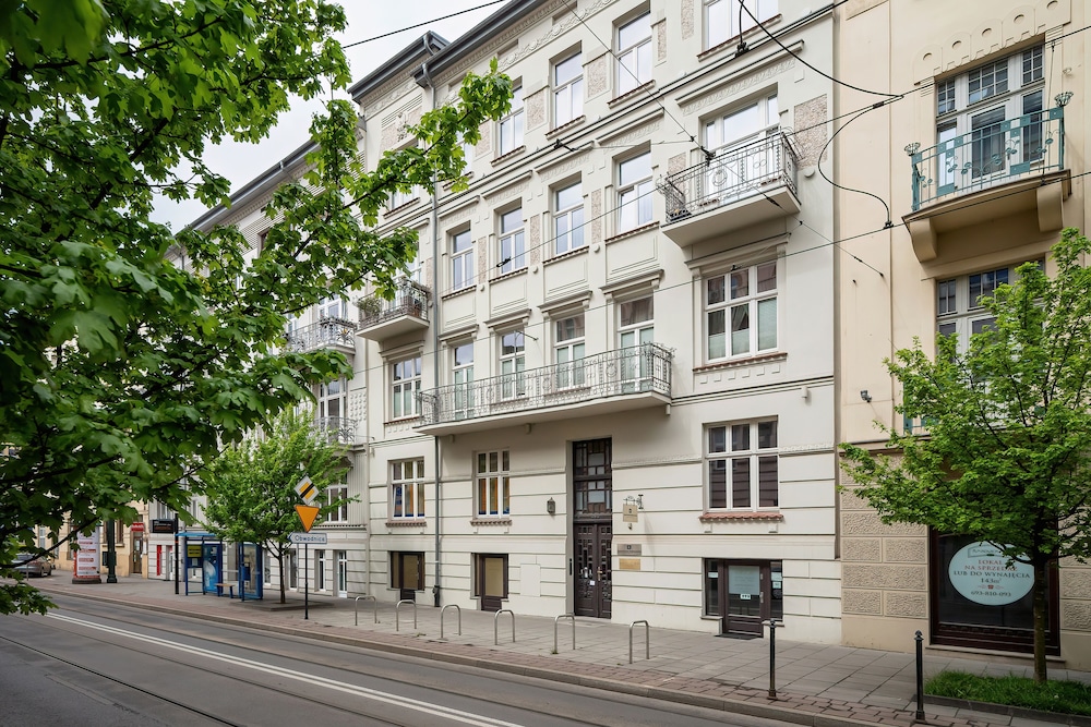 Cracow Apartments Rakowicka by Renters view 4