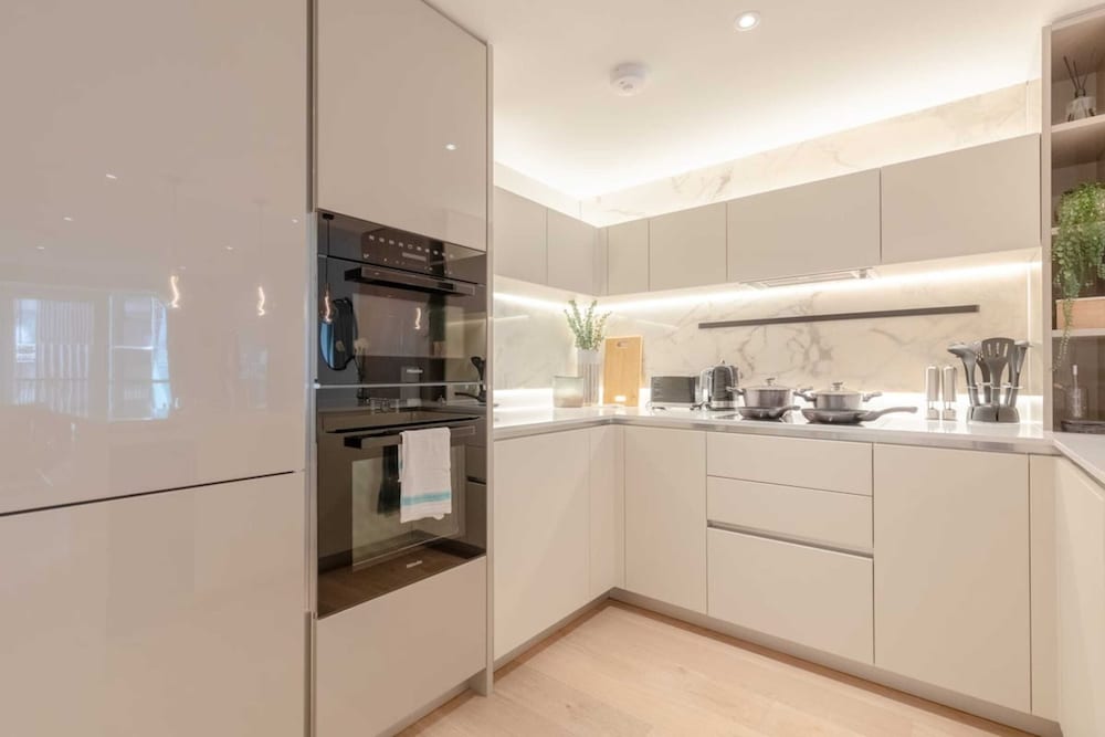 Charming 2BD Contemporary Flat - White City!