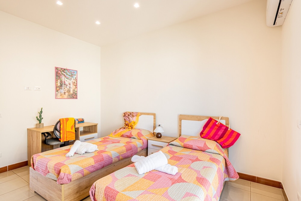 Bright Apartment Private Parking Naples photo 3