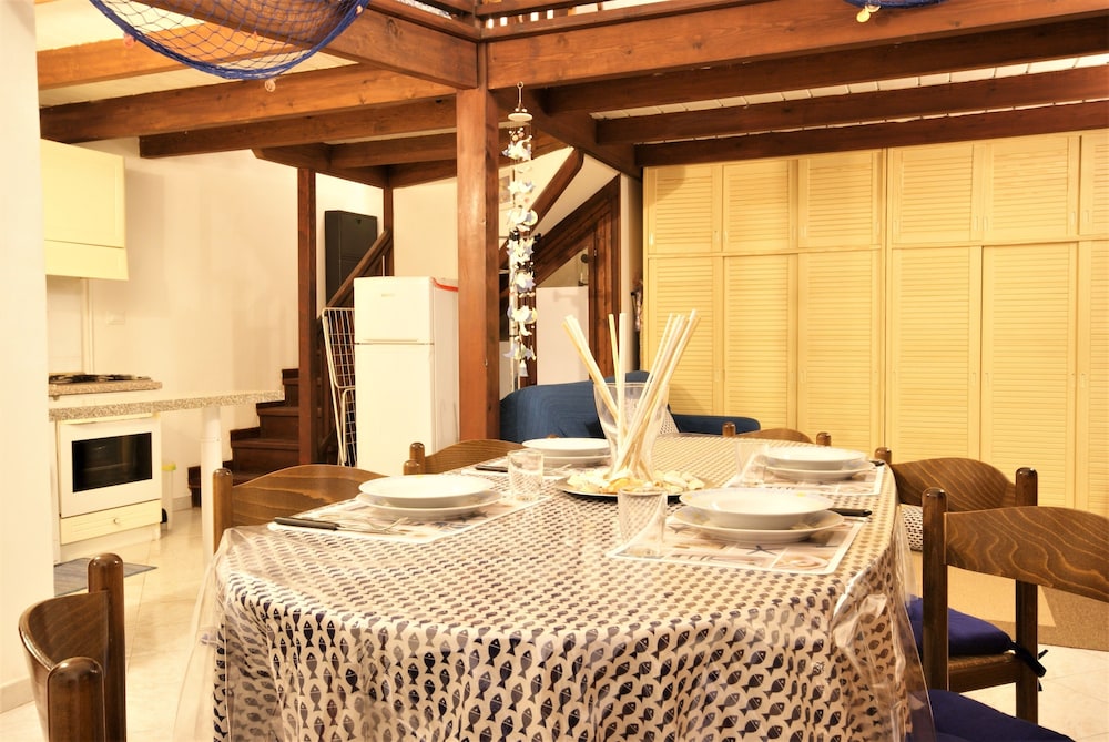 Loft Borgo Foce en Imperia — dining