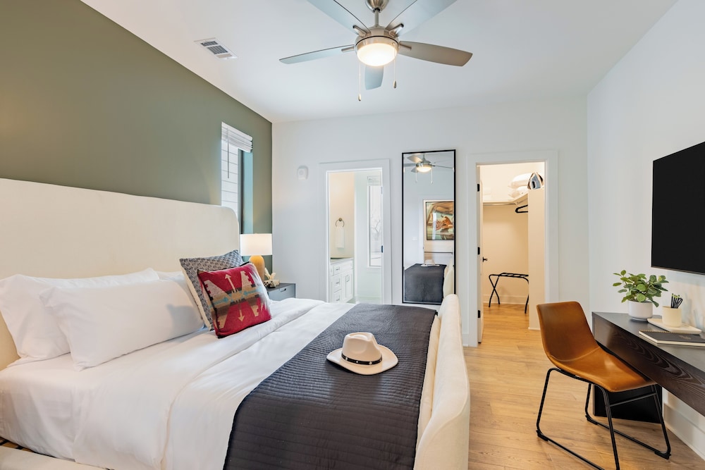 The Heights by AvantStay – Modern Condo Minutes from Broadway