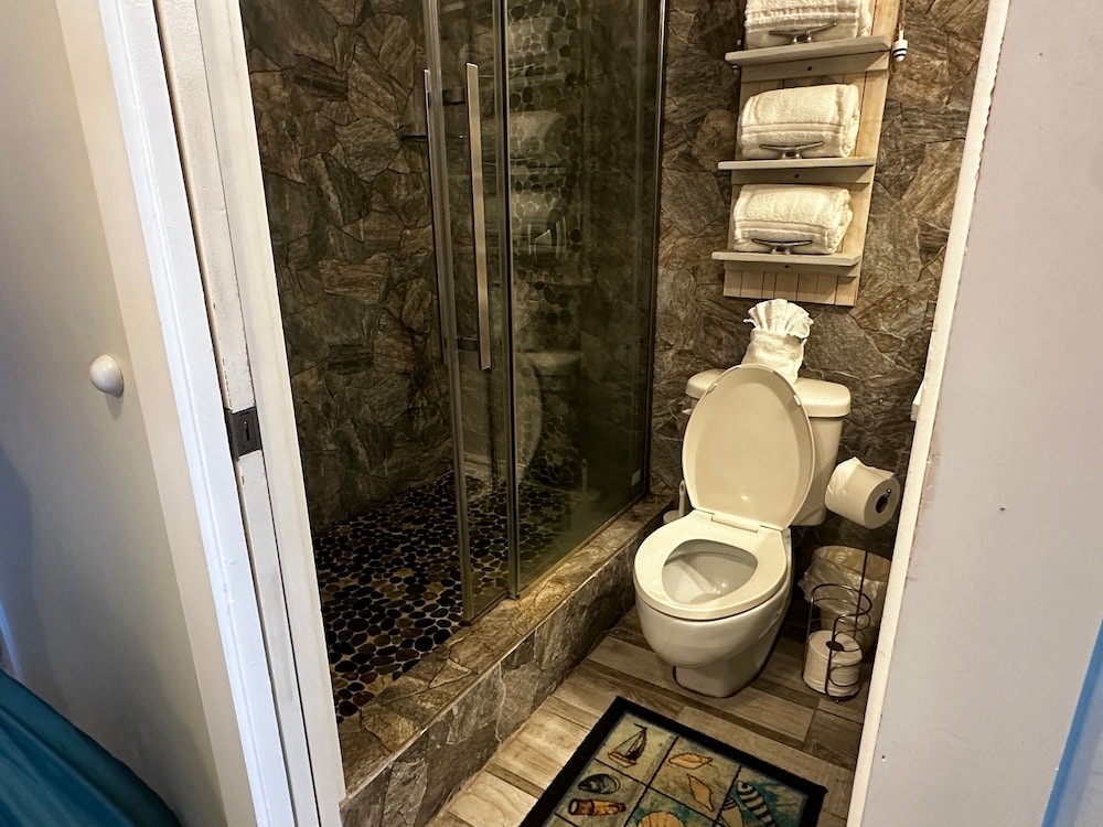 Renovated Beach Front Condo - Top of the Gulf 302