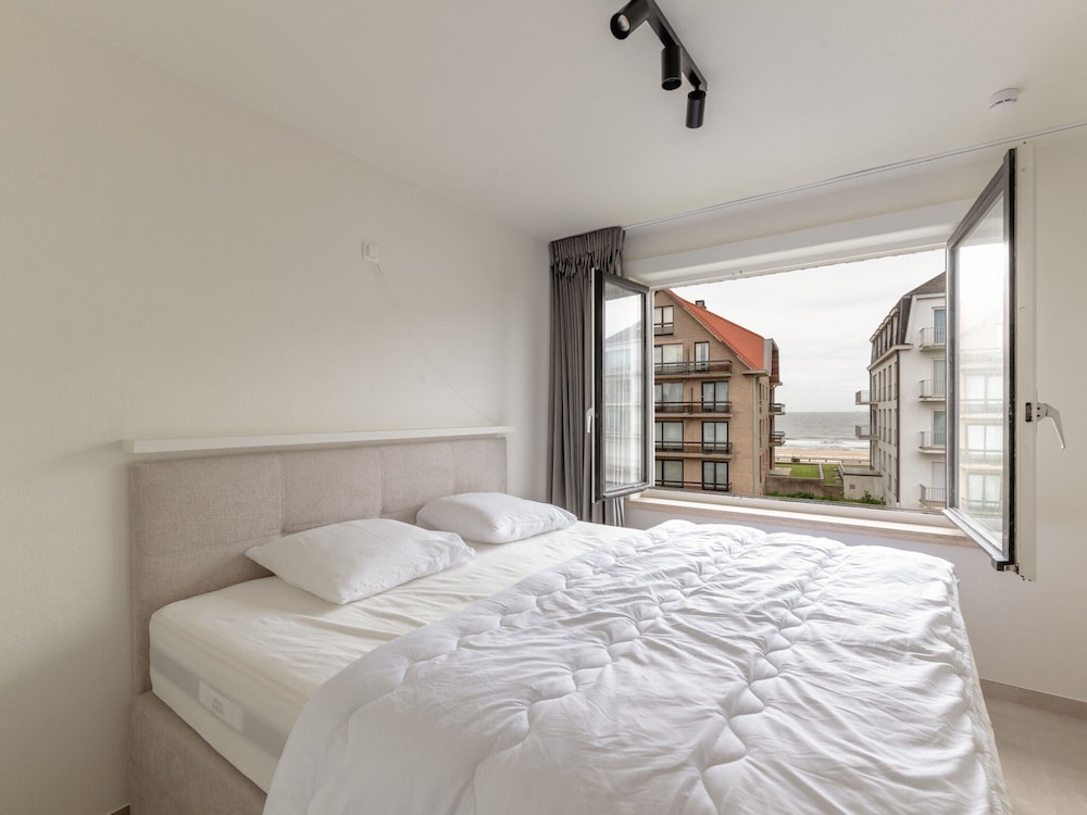 Crown Salamis Hotel