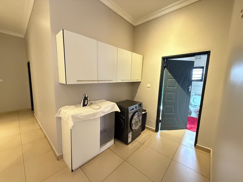 Spacious & Modern 3-bedroom Foxdale