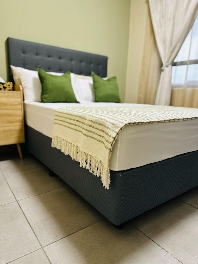 Cosy two Bedroom Apartment for Short and Long Stays Rental