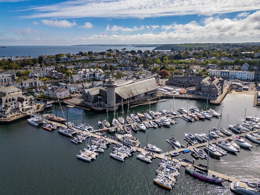 10 Maritime House