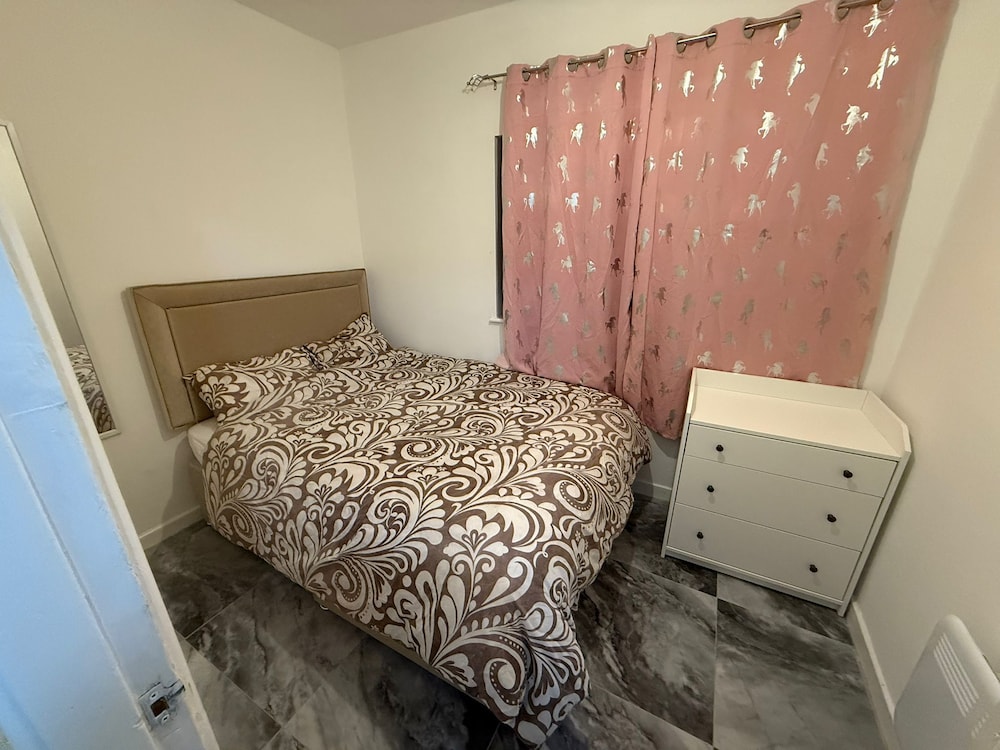 Modern 2 Bed Flat - Ideal for Families