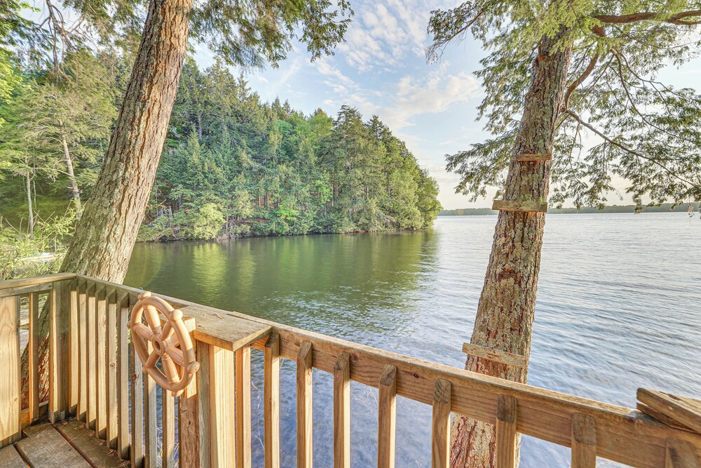 Peaceful Lakefront Maine Cabin w/ Sunset Views