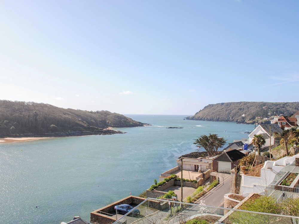 3 Hamstone Court