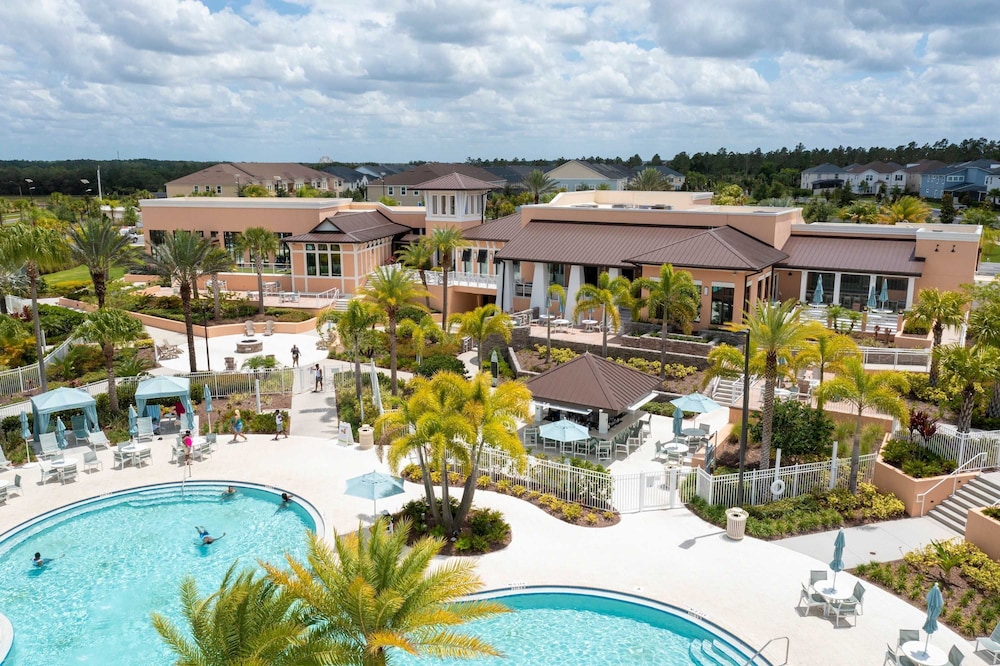 9140 Fun for the Family in Orlando Pool and Games