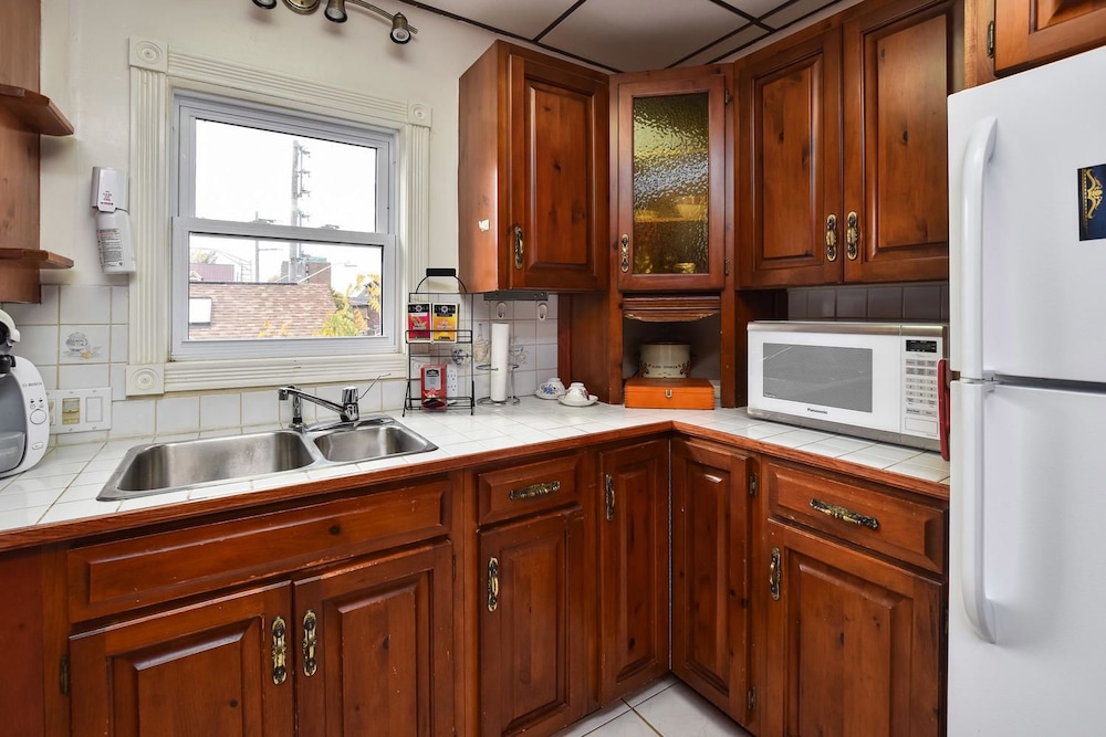 Brockville Vacations - The Noble Suites - Property Image 80