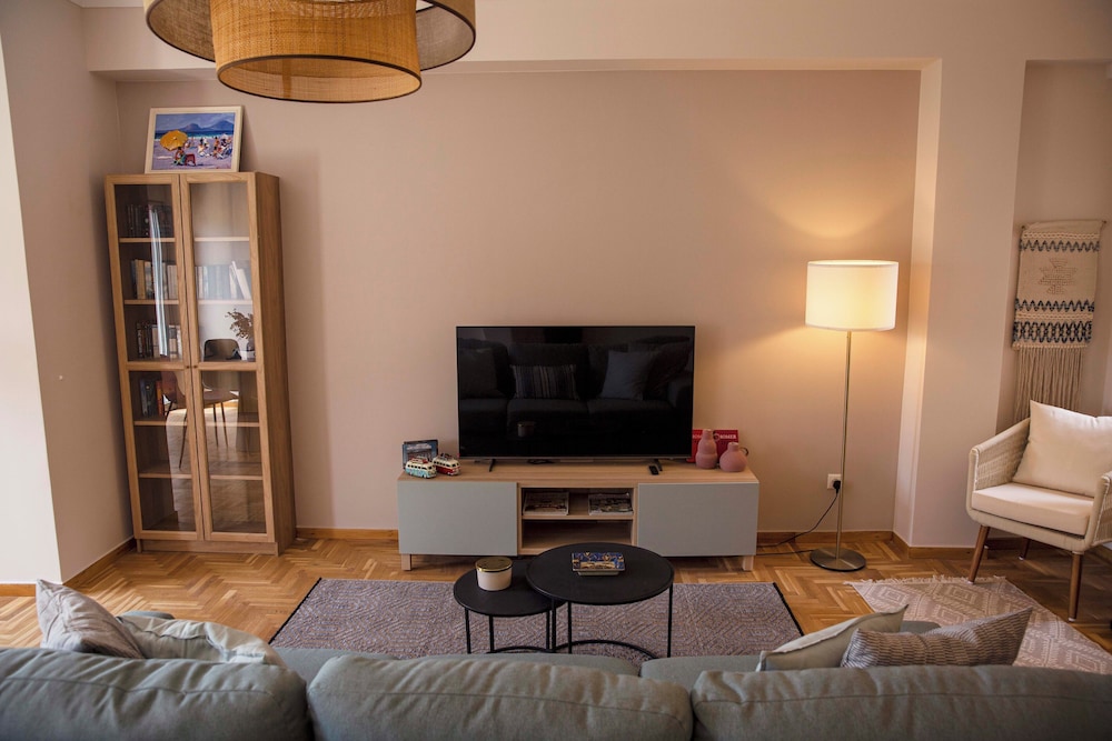 Contemporary Athenian Escape GHH