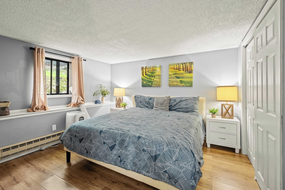 Timberline Retreat Forest Views & Minutes to Camelback Resort