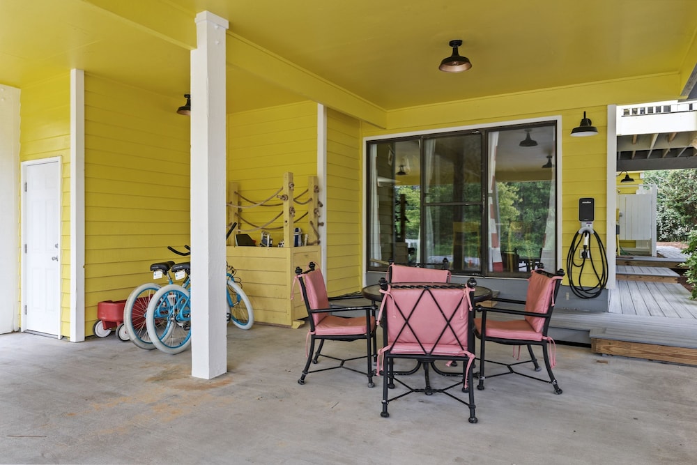 As You Like It by Avantstay Steps to Beach Bikes Sleeps 18