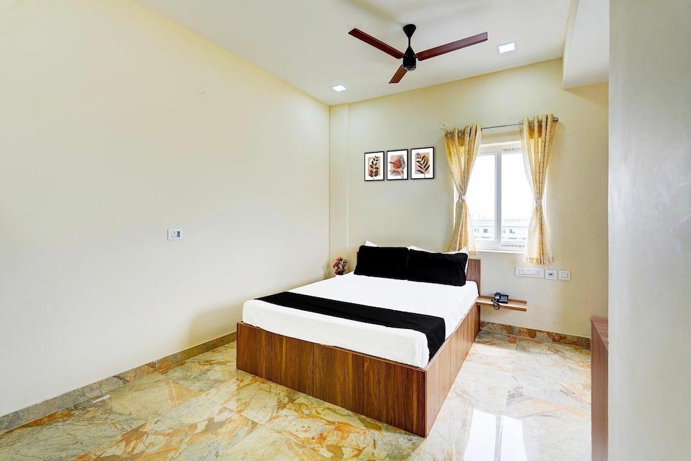 Super Hotel O Radha Residency