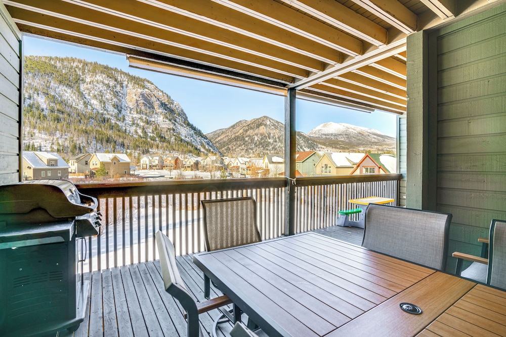 Steps to Main Street: Mtn-view Frisco Condo