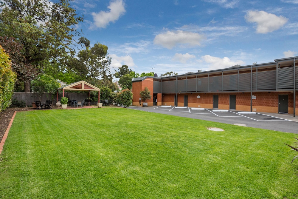 National Hotel Complex and Bendigo Central Apartments