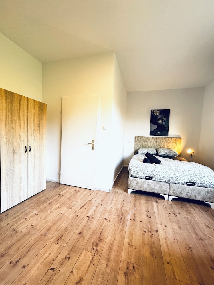 Spacious Budget Home Garden Stay