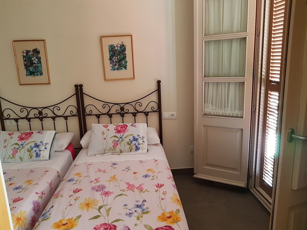 Stylish And Spacious 1 Bedroom Flat In Trendy Area photo 2