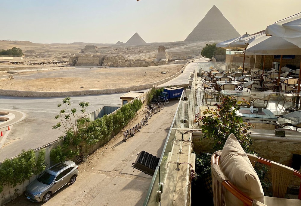 Hotel 3 Pyramids View Inn - Image 1