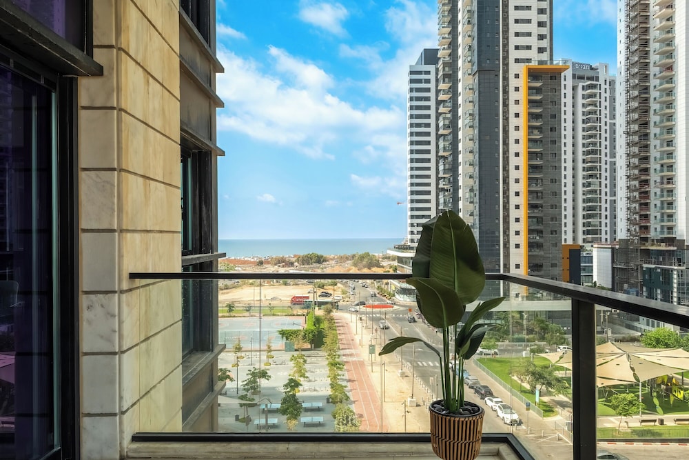 Luxury Tower 3BR Beach View High Floor