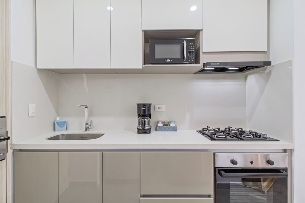 Salguero Suites By HostPro