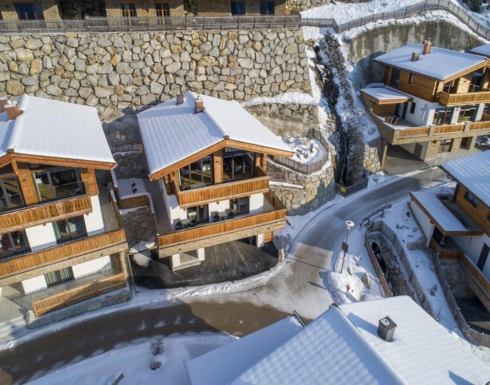 Stylish Alpine Chalet With Carport