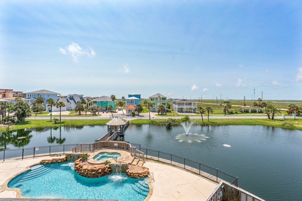 Chancla - Pet Friendly! Community Pool!