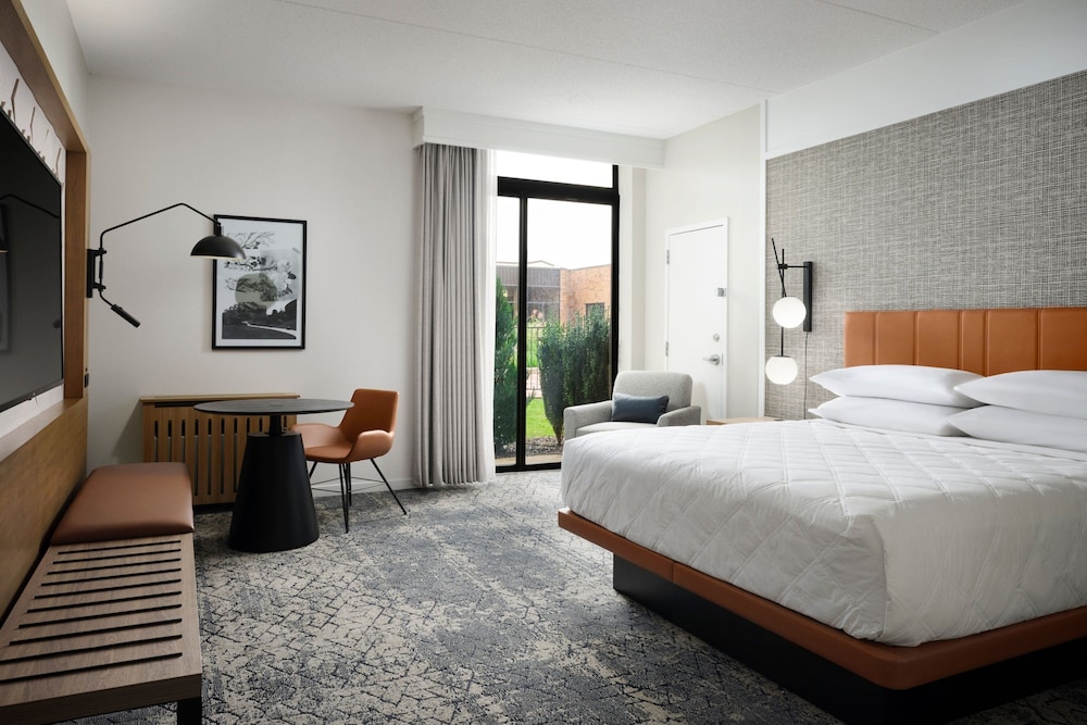 Hotel Sheraton Grand Rapids Airport Hotel - Image 1