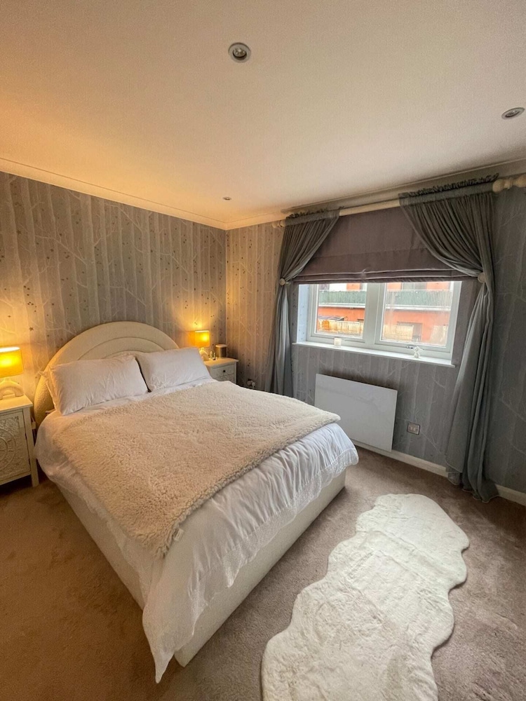 Chic 1BD Flat - 10 Minutes to Victoria Park!