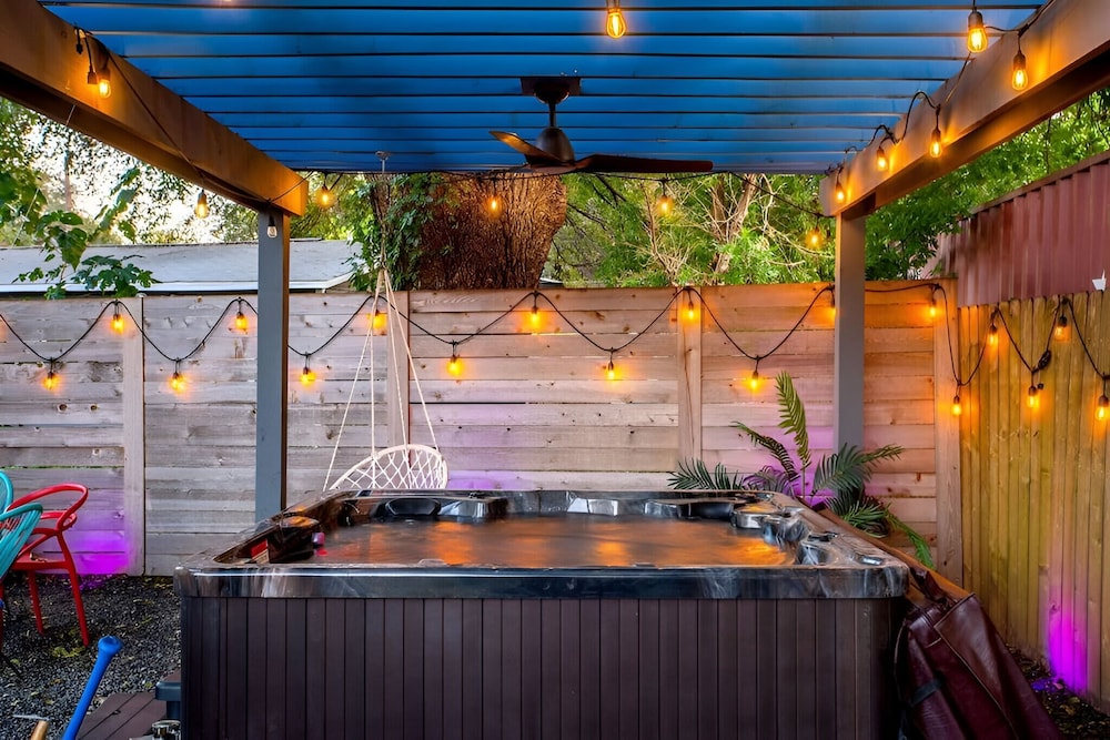 Stylish 4BR Home w Pool Hot Tub Near Downtown
