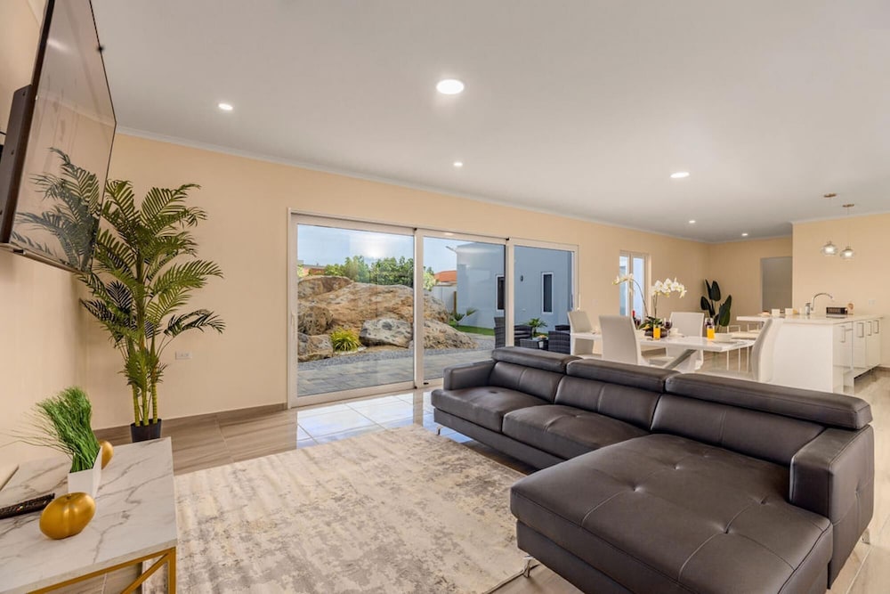 NEW 3BR 3BA Villa w Modern Decor and Private Pool