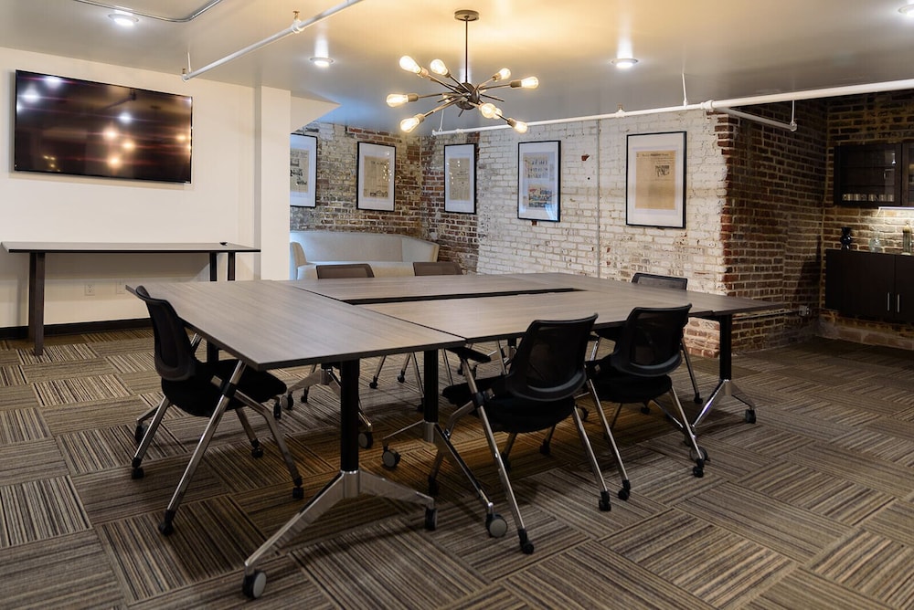 11th Avenue Hostel