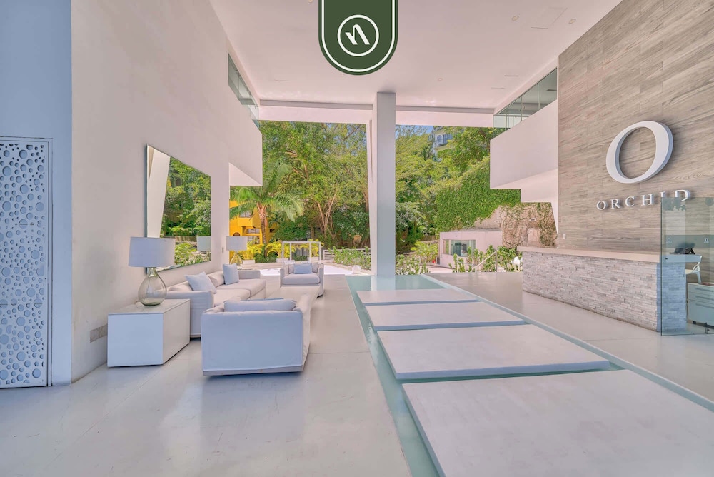 Oceanview Luxury Condo - Private Beach - Rooftpop