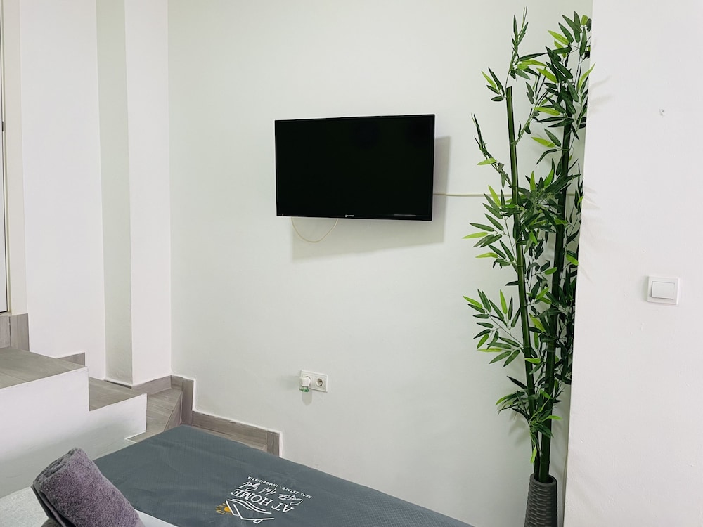 Estudio Burriana Jimena by At Home Costa del Sol